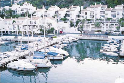 اليخوت الفاخرة وجهة الأثرياء إلى مدينة ماربيا 