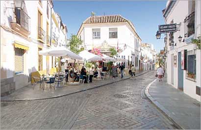  المطاعم مترامية على طرقات قرطبة