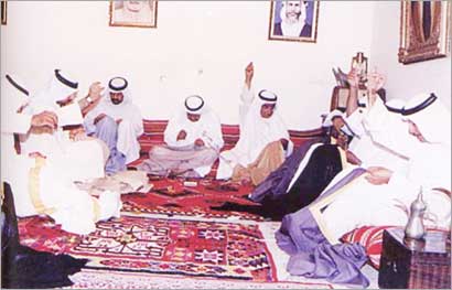  مجموعة من الخياطين في ديوانية البغلي