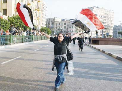  المرأة المصرية ... علامة خارقة في الثورة 