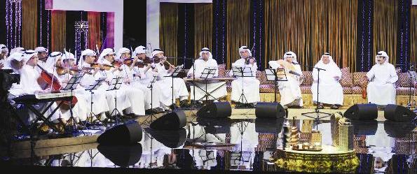 مصطفى أحمد يشدو ويبدو مبارك المعتوق وطلال الخليفة 	(تصوير نور هنداوي)