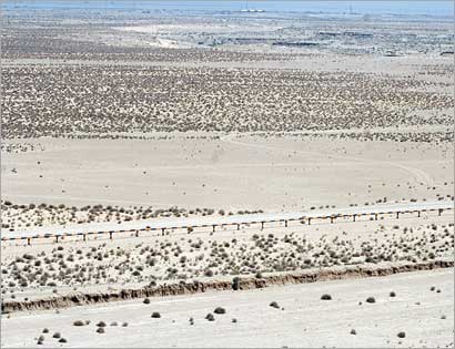 البايب الحدودي والخندق ... موانع امنية