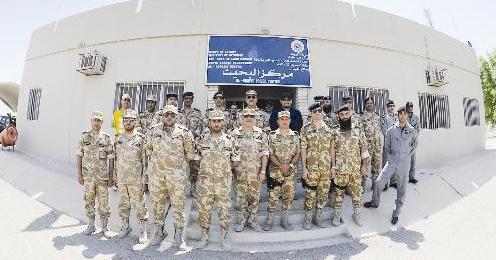 اللواء اليوسف متوسطا رجال أمن الحدود في مركز البحيث الحدودي