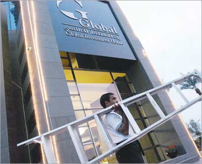 u0627u0644u0634u0631u0643u0629 u0648u0627u0644u062fu0627u0626u0646u0648u0646 u064au0646u062au0638u0631u0648u0646 u0645u0646 u00abu0627u0644u0647u064au0626u0629u00bb ... u00abu0646u0638u0631u0629 u0625u0644u0649 u0645u064au0633u0631u0629u00bb (u062au0635u0648u064au0631 u0623u0633u0639u062f u0639u0628u062fu0627u0644u0644u0647)