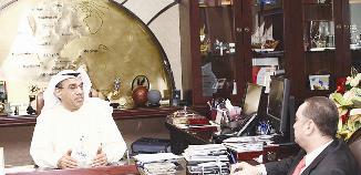 الرشيد متحدثاً الى الزميل ايهاب حشيش