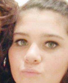 وجه المراهقة «الطبيعي» قبل أن تستعمل الصبغة