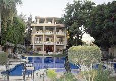 واجهة ومسبح «كينج مريوط»