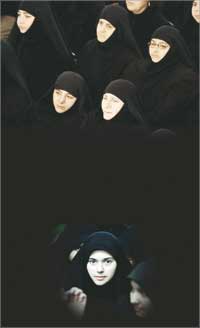 الصورة: (في الأعلى) مسيحيات خلال جنازة البطريرك أغناطيوس الرابع هزيم في سورية الشهر الماضي، و(في الأسفل) مسلمة إيرانية خلال احتفال بذكرة الثورة الإيرانية العام الماضي