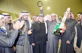 احتفال بأحد الفائزين