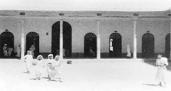 فناء مدرسة المباركية