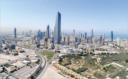 الكويت ... عقبات تواجه التحول إلى مركز مالي وتجاري 	(تصوير أسعد عبدالله)