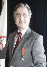 الدكتور غريب... وسام وفرحة