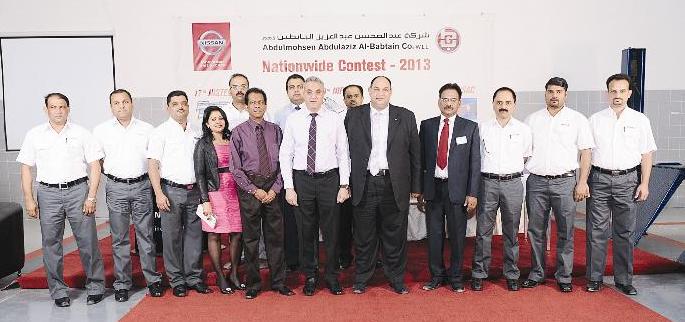 مسؤولو الشركة متوسطين المشاركين في المسابقة