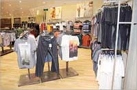 تشكيلة متنوعة من الألبسة الرجالية