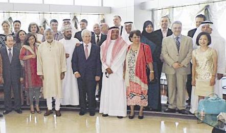 u0627u0644u0645u0639u0634u0646u064a u0645u062au0648u0633u0637u0627 u0632u0645u0644u0627u0621u0647 u0627u0644u0633u0641u0631u0627u0621 u0648u0632u0648u062cu0627u062au0647u0645 u0641u064a u062du0641u0644 u0627u0644u062au0648u062fu064au0639r