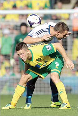 u0627u0644u0643u0631u0629 u0641u0648u0642 u0627u0644u062cu0645u064au0639... u062au064au0631u064a u0642u0627u0626u062f u062au0634u0644u0633u064a u0648u0641u0627u0646 u0641u0648u0644u0641u0633u0648u064au0646u0643u0644 u0644u0627u0639u0628 u0646u0648u0631u064au062au0634 u0641u064a u0635u0631u0627u0639 u0639u0644u064au0647u0627 (u0627u064a u0628u064a u0627u064au0647)