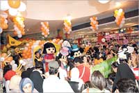 الشخصيات الكرتونية امتعت الحاضرين