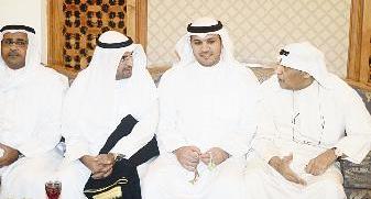 الهاشل متوسطاً الوزير نايف الحجرف والسفير خالد الدويسان