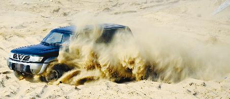 من مهارات القيادة التغلب على أمواج الرمال 