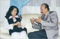 مع زوجته الراحلة المذيعة منتهى شكري