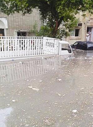 ... والسيارات تغرق