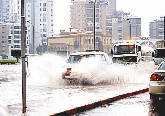 برك مياه في الشوارع