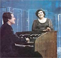 غنت في استديوهات إيران قبل الثورة