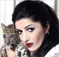 مسك تحتضن نمرها