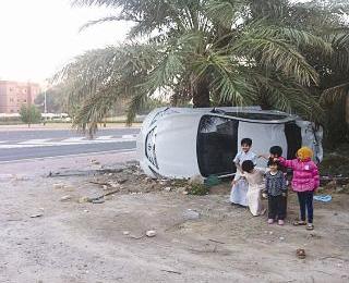 النجاة كتبت لاطفال العجمي الذين يلهون عادة في الحديقة
