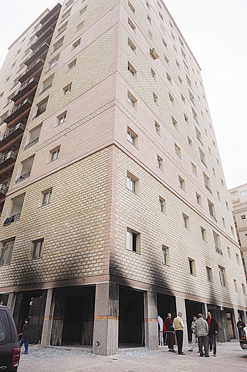 العمارة المنكوبة التي تشرد سكانها