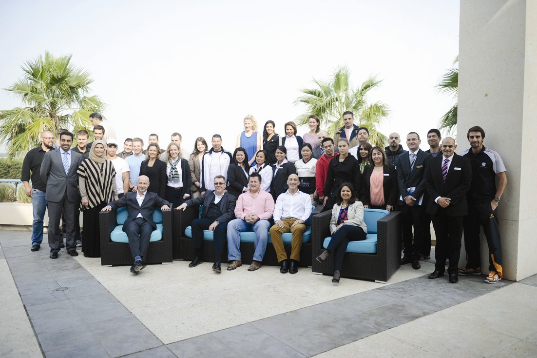 لقطة جماعية للحضور مع المتحدثين