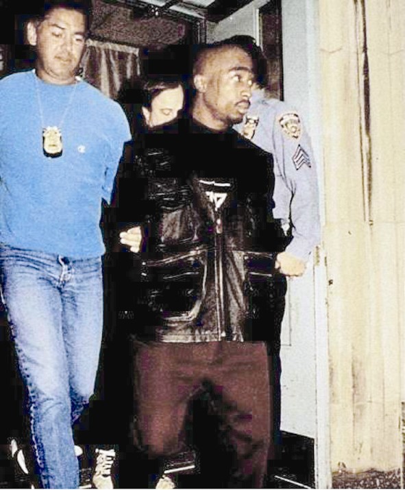 خلال اعتقاله