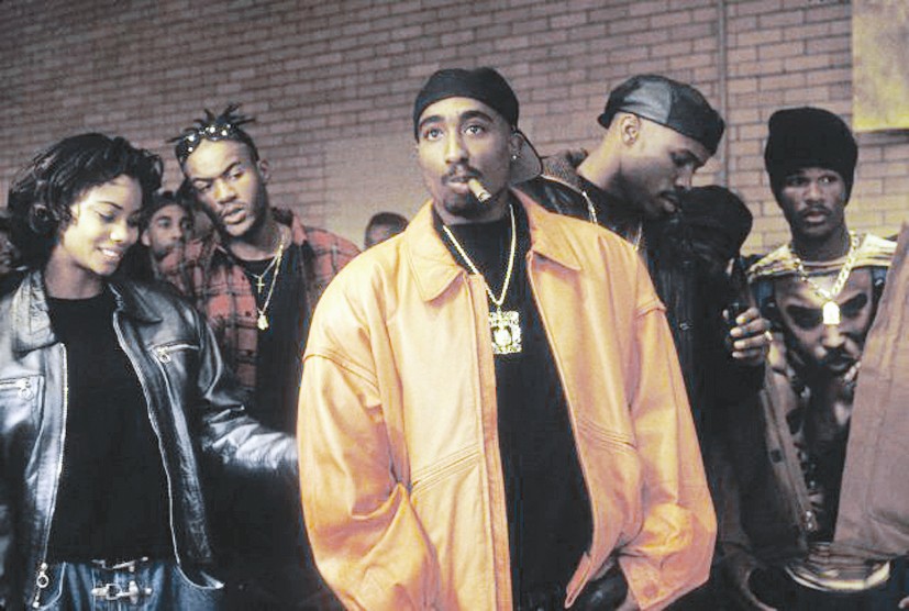 في مشهد من فيلم «Above the Rim» عام 1994