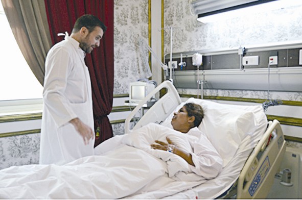 u0647u064au0627 u0627u0644u0634u0639u064au0628u064a u0641u064a u063au0631u0641u062au0647u0627 u0628u0627u0644u0645u0633u062au0634u0641u0649 u0645u0639 u0627u0644u062fu0643u062au0648u0631 u0627u0644u0645u0634u0631u0641 u0639u0644u0649 u0639u0644u0627u062cu0647u0627