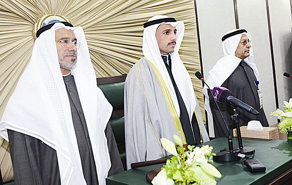 الغانم متوسطا بدر الخليفة ومحمد المقاطع