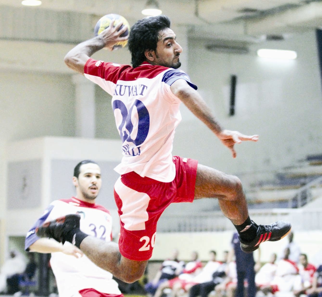 u0645u0634u0639u0644 u0639u0628u0627u0633 u062eu0644u0627u0644 u0645u0634u0627u0631u0643u062au0647 u0645u0639 u00abu0627u0644u0643u0648u064au062au00bb u0641u064a u0627u0644u062fu0648u0631u064a