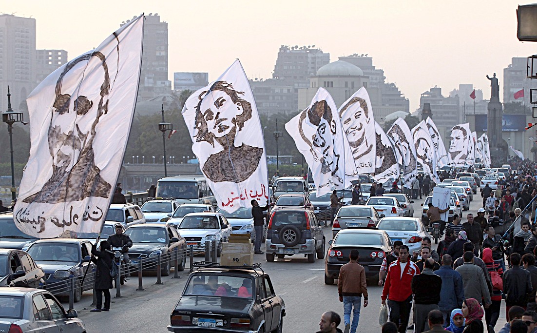 u0645u0633u064au0631u0629 u0644u0645u0635u0631u064au064au0646 u0641u064a u0648u0633u0637 u0627u0644u0642u0627u0647u0631u0629 u0631u0641u0639 u062eu0644u0627u0644u0647u0627 u0635u0648u0631 u0644u0628u0639u0636 u0627u0644u0630u064au0646 u0642u062au0644u0648u0627 u062eu0644u0627u0644 u0645u0648u0627u062cu0647u0627u062a u0645u0639 u0627u0644u0634u0631u0637u0629 (u062f u0628 u0627)