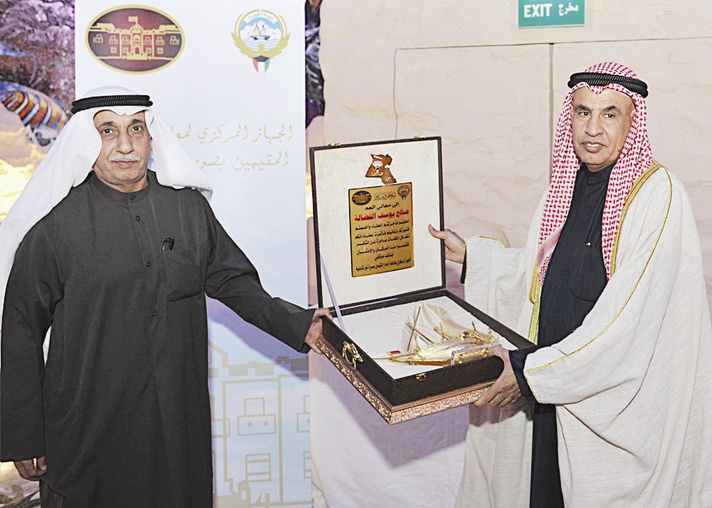 الفضالة يكرم الفريق نجيب العثمان