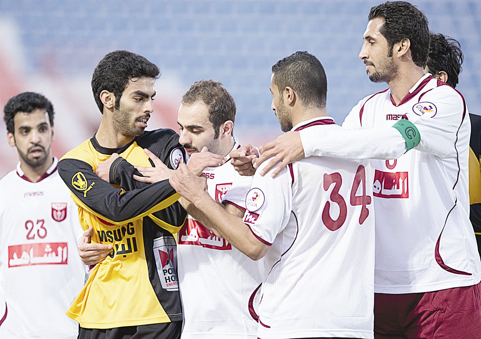 u0644u0627u0639u0628u0627 u0627u0644u0646u0635u0631 u0645u062du0645u062f u0642u0645u0628u0631 u0648u0646u0627u0635u0631 u0627u0644u0647u0627u062cu0631u064a u064au062du0627u0648u0644u0627u0646 u062au0647u062fu0626u0629 u0644u0627u0639u0628 u0627u0644u0642u0627u062fu0633u064au0629 u0627u062du0645u062f u0627u0644u0638u0641u064au0631u064a (u0627u0644u0623u0632u0631u0642 u062fu0648u062a u0643u0648u0645)