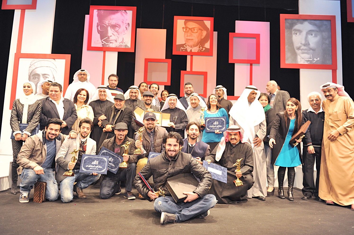 صورة جماعية للفائزين