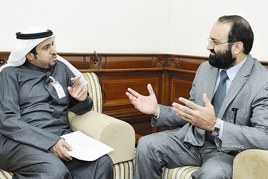 الكندري متحدثا للزميل سلمان الغضوري