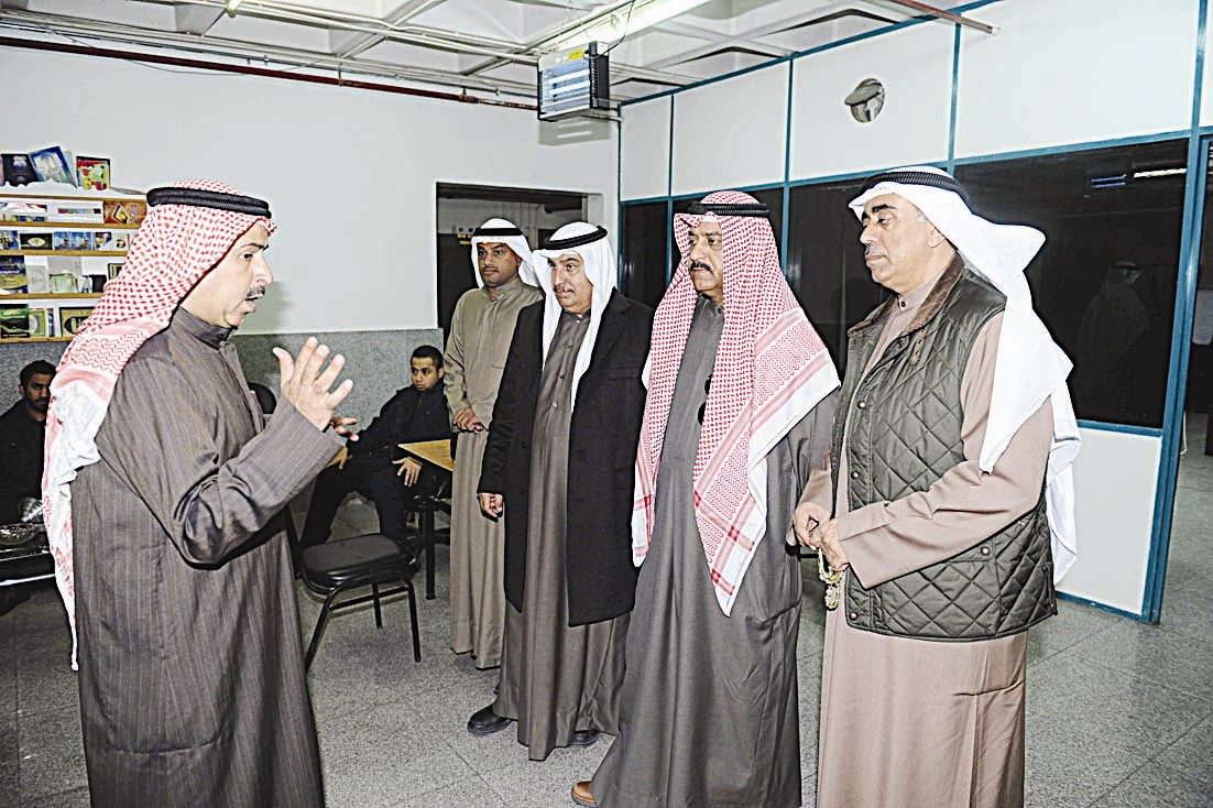 u0627u0644u0633u064au0641 u0641u064a u062cu0648u0644u062au0647 u0639u0644u0649 u0645u0642u0633u0645 u0643u064au0641u0627u0646  (u062au0635u0648u064au0631 u0632u0643u0631u064au0627 u0639u0637u064au0629)