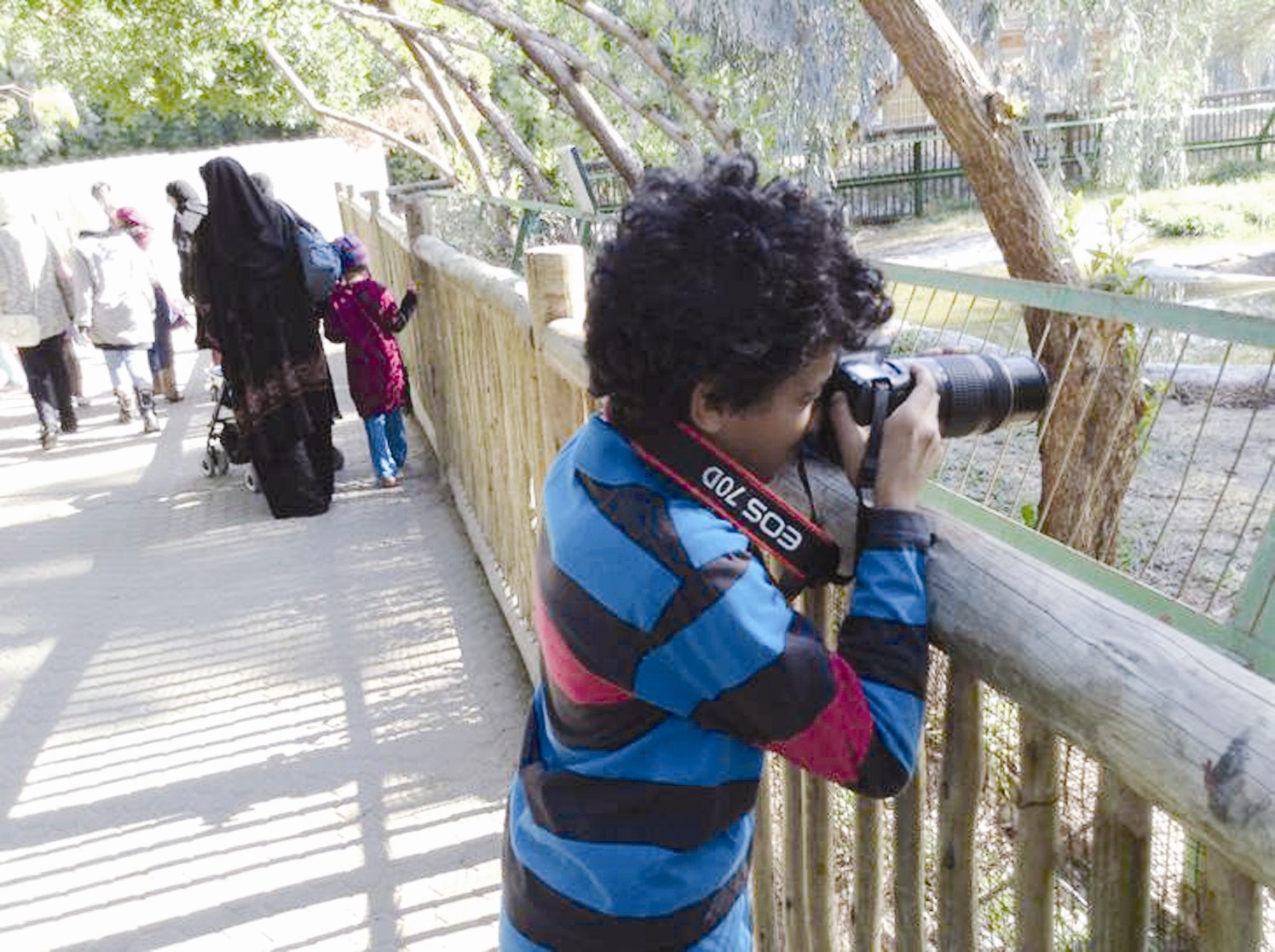 u0637u0641u0644 u064au0637u0628u0642 u0645u0627 u062au0639u0644u0645u0647 u062au0635u0648u064au0631u0622