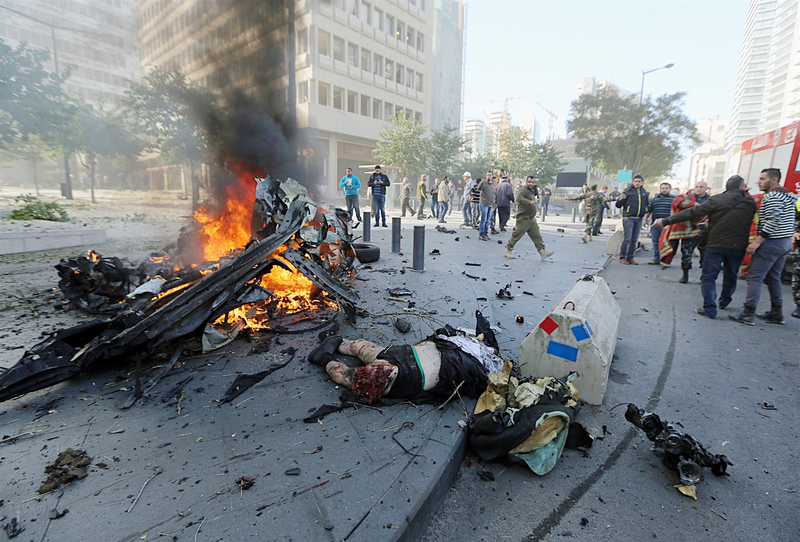 u0633u064au0627u0631u0629 u062au0634u062au0639u0644 u0648u0628u062cu0627u0646u0628u0647u0627 u062cu062bu0629 u0641u064a u0645u0648u0642u0639 u0627u0644u062au0641u062cu064au0631 u0641u064a u0628u064au0631u0648u062a (u0627 u0628)