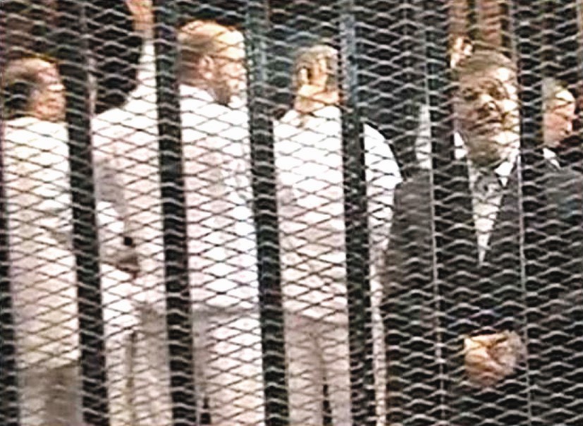 أرباح اتفاق جنيف وتكاليفه مرسي داخل قفص المحكمة