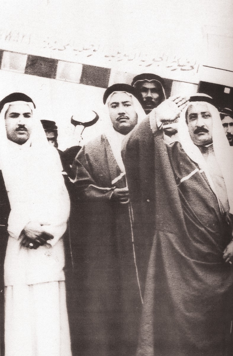 في مطار الكويت عام 1954
