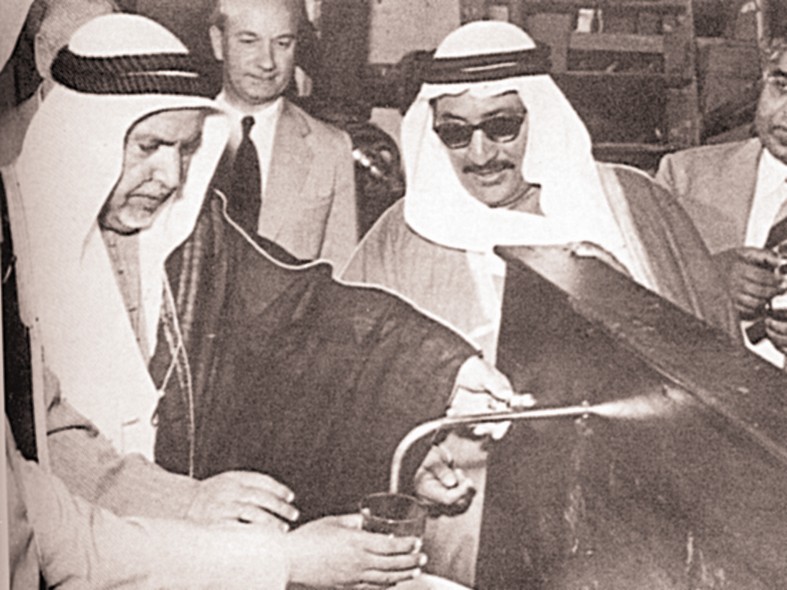 مع الشيخ عبدالله السالم وأول كأس في وحدة تحلية المياه في الشويخ