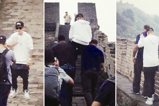 بيبر محمولاً على الأكتاف