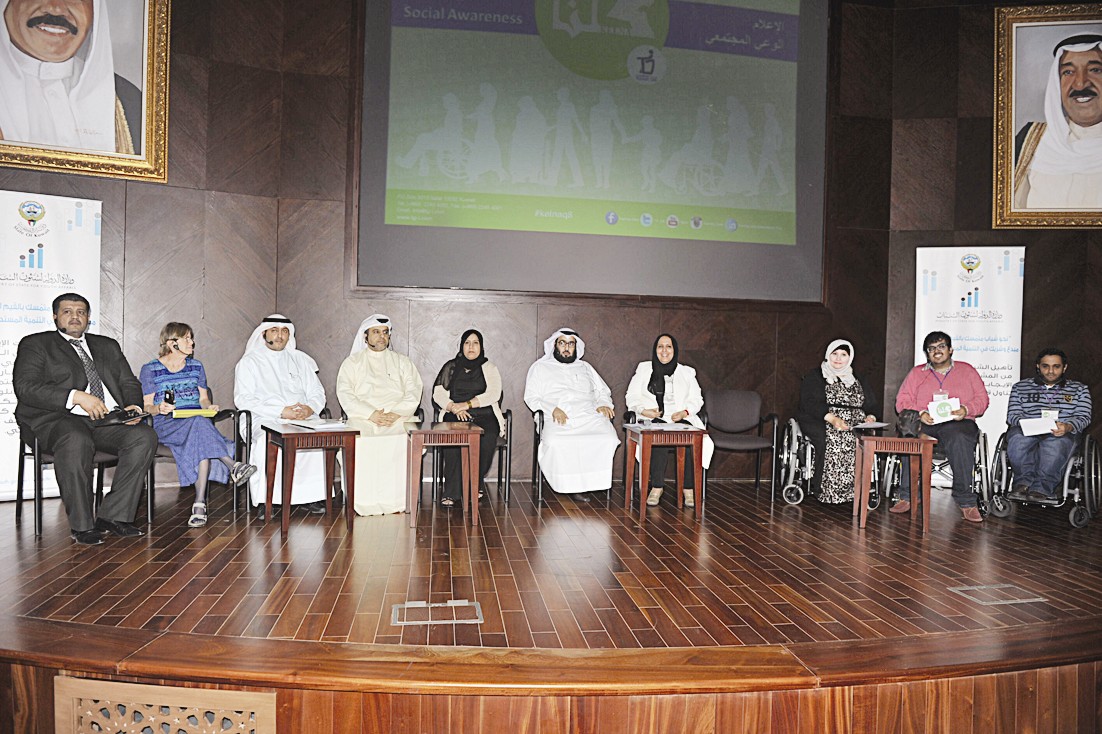 المتحدثون في الجلسة الأولى (تصوير نور هنداوي)