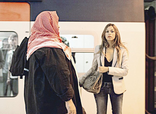 ... ومشهد من فيلم «ثقافة المظاهر»